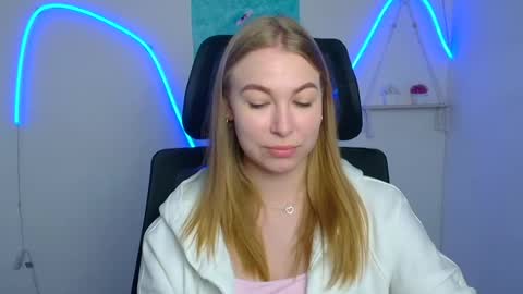 Snapshot of emilia_ilia chatting on 7, 7, 2026 Emilia online show from 7, 7, 2026