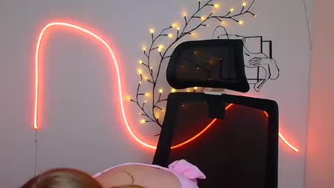 Snapshot of emilia_ilia chatting on 4, 8, 2026 Emilia online show from 4, 8, 2026