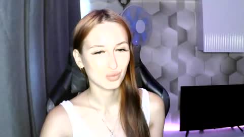 Snapshot of emilia_jack_carvel chatting on 10, 8, 2026 emilia_jack_carvel online show from 10, 8, 2026