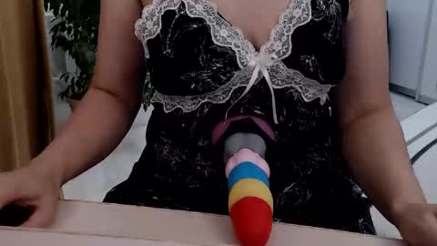 Emilia loki online show from 2, 11, 2025