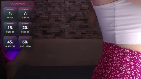 Snapshot of emiliaduchess chatting on 28, 4, 2026 Amili online show from 28, 4, 2026