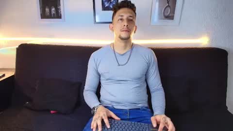 Snapshot of emiliocum_24 chatting on 18, 6, 2026 EMILIOCUM online show from 18, 6, 2026