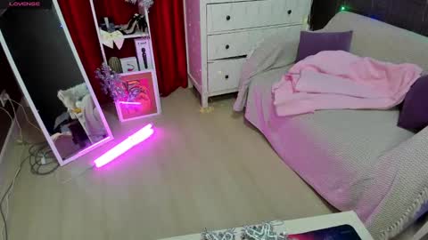 Snapshot of emiliyaqueen chatting on 3, 12, 2024 Emiliya online show from 3, 12, 2024
