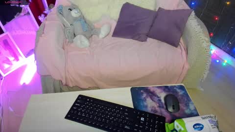 Snapshot of emiliyaqueen chatting on 29, 12, 2024 Emiliya online show from 29, 12, 2024