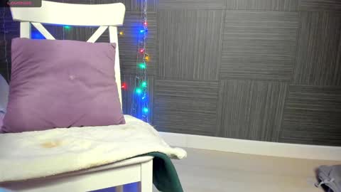 Snapshot of emiliyaqueen chatting on 29, 12, 2024 Emiliya online show from 29, 12, 2024