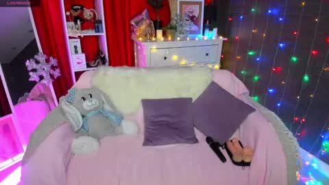 Snapshot of emiliyaqueen chatting on 8, 1, 2025 Emiliya online show from 8, 1, 2025