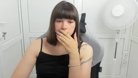 Snapshot of emilli_moon chatting on 30, 5, 2026 Emmi online show from 30, 5, 2026