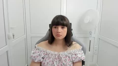 Snapshot of emilli_moon chatting on 2, 6, 2026 Emmi online show from 2, 6, 2026