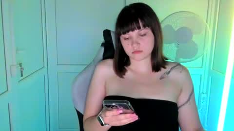 Snapshot of emilli_moon chatting on 2, 7, 2026 Emmi online show from 2, 7, 2026
