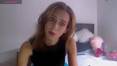 Snapshot of emilly_2004 chatting on 2, 2, 2025 Emilly Gomez online show from 2, 2, 2025