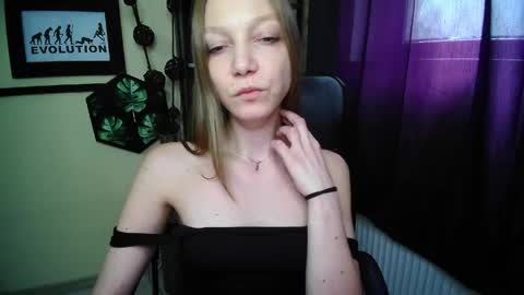Snapshot of emilly_xkiss chatting on 5, 5, 2026 Emilly online show from 5, 5, 2026
