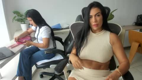 Snapshot of emillybrowm chatting on 6, 4, 2026 Emilly online show from 6, 4, 2026