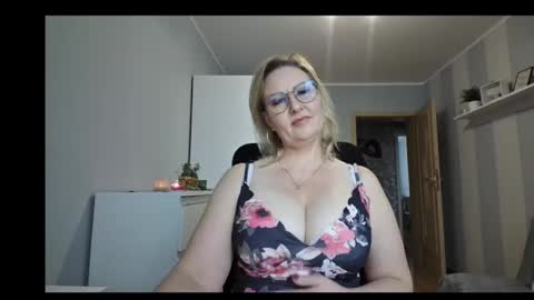 EmillyLove online show from 6, 2, 2026