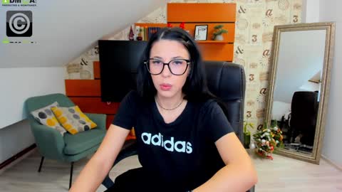 EmillyTaylor online show from 20, 12, 2024