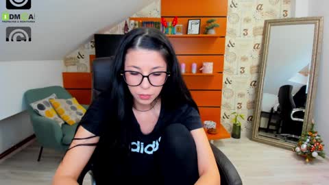 EmillyTaylor online show from 20, 12, 2024