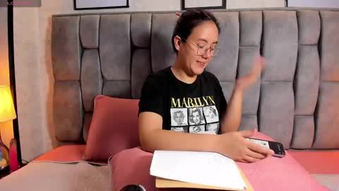 Emily online show from 22, 2, 2025