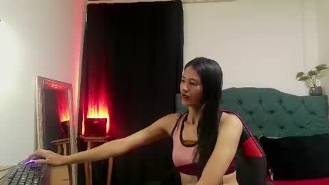 Snapshot of emily___rouse chatting on 5, 8, 2026 emily___rouse online show from 5, 8, 2026