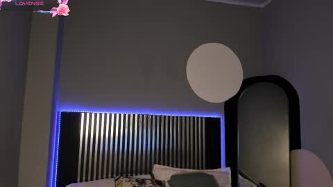              online show from 9, 10, 2025