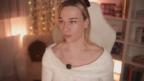 Em -  online show from 24, 12, 2024