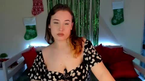 Snapshot of emily_gin chatting on 28, 12, 2024 EMILY online show from 28, 12, 2024