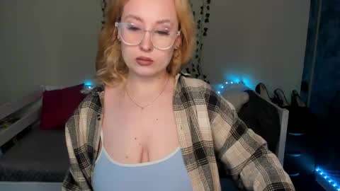 Snapshot of emily_gin chatting on 29, 9, 2025 EMILY online show from 29, 9, 2025