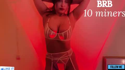 Snapshot of emily_gin chatting on 8, 10, 2025 EMILY online show from 8, 10, 2025