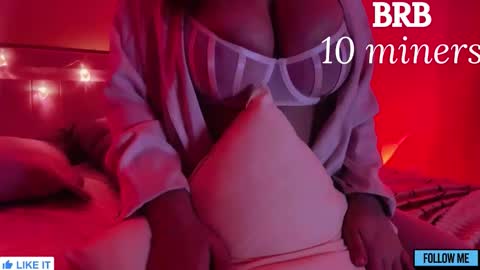 Snapshot of emily_gin chatting on 6, 11, 2025 EMILY online show from 6, 11, 2025