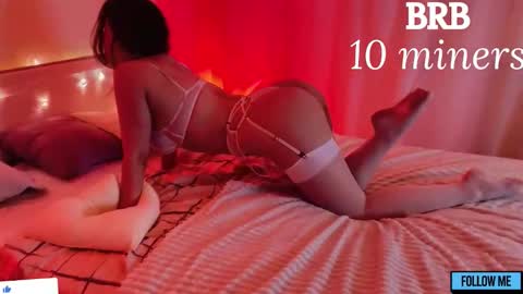 Snapshot of emily_gin chatting on 4, 12, 2025 EMILY online show from 4, 12, 2025