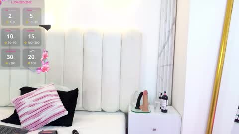 emily_hilton1 online show from 31, 3, 2026