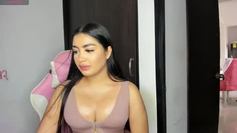 independet model online show from 1, 2, 2025