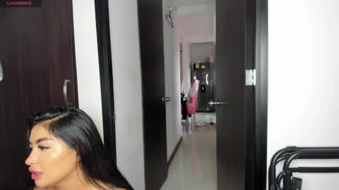 independet model online show from 1, 2, 2025