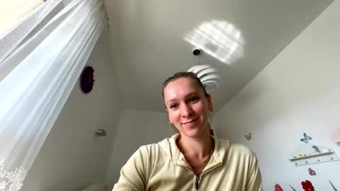 Snapshot of emily_in_parisss chatting on 2, 10, 2025 Emily online show from 2, 10, 2025