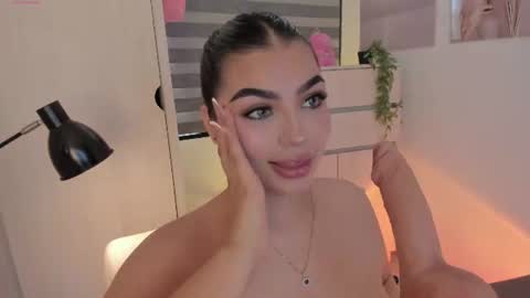 Snapshot of emily_kenner chatting on 24, 7, 2026 EmilyKenner Independent model online show from 24, 7, 2026