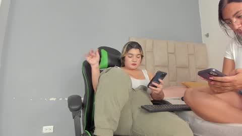 Emi  independent model  online show from 14, 1, 2025