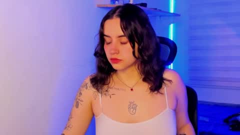 emily_lindey online show from 29, 10, 2025