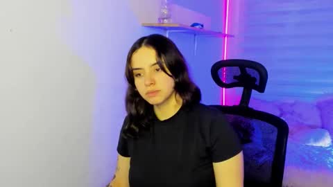 emily_lindey online show from 16, 11, 2025