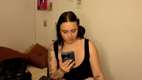Snapshot of emily_lindey_ chatting on 23, 4, 2026 Emily Lindey online show from 23, 4, 2026