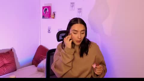 Snapshot of emily_lindey_ chatting on 2, 5, 2026 Emily Lindey online show from 2, 5, 2026