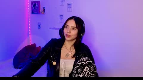 Snapshot of emily_lindey_ chatting on 9, 5, 2026 Emily Lindey online show from 9, 5, 2026