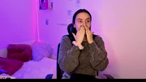 Snapshot of emily_lindey_ chatting on 12, 5, 2026 Emily Lindey online show from 12, 5, 2026