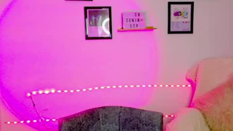 Snapshot of emily_lindey_ chatting on 30, 5, 2026 Emily Lindey online show from 30, 5, 2026