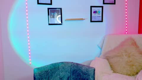 Snapshot of emily_lindey_ chatting on 4, 6, 2026 Emily Lindey online show from 4, 6, 2026