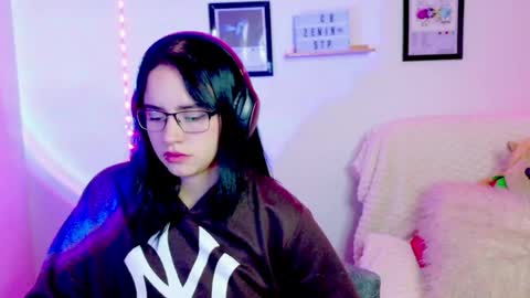 Snapshot of emily_lindey_ chatting on 11, 6, 2026 Emily Lindey online show from 11, 6, 2026