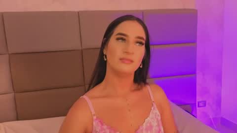 Snapshot of emily_luve chatting on 4, 5, 2026 emily_luve online show from 4, 5, 2026
