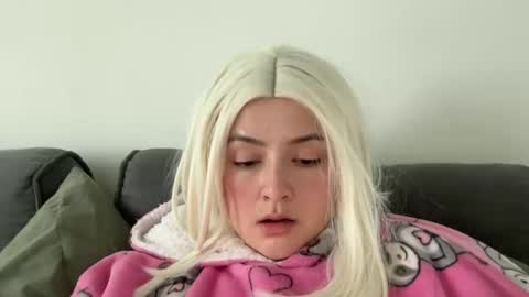 emily_morning_dew online show from 26, 11, 2025