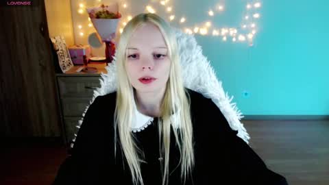 Lia online show from 1, 3, 2025