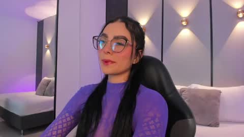 emily_tolson online show from 17, 4, 2026