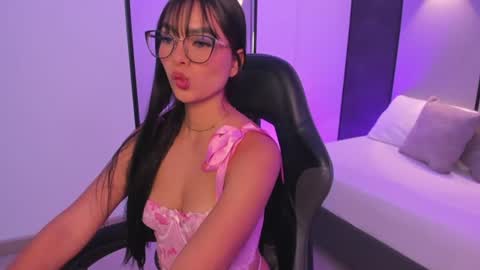 emily_tolson online show from 22, 7, 2026
