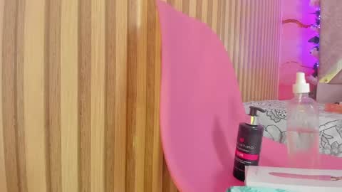 Snapshot of emily_velvet_ chatting on 18, 4, 2026 emily_velvet_ online show from 18, 4, 2026