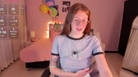 Snapshot of emily_warren__ chatting on 17, 6, 2026 emily_warren__ online show from 17, 6, 2026